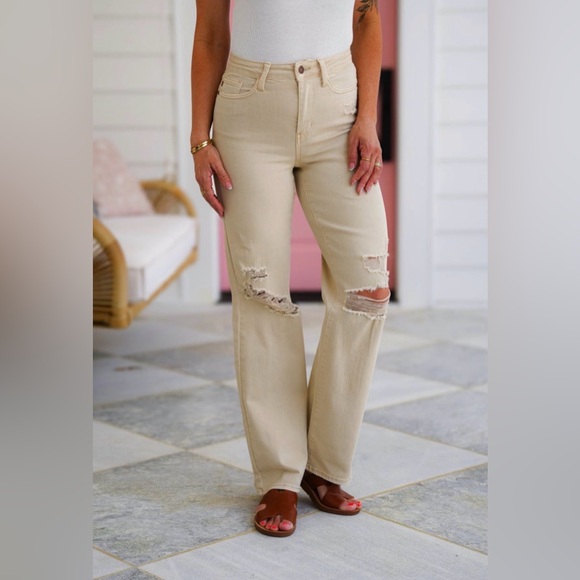 New Judy Blue Sandy Toes High Rise Ivory
Distressed 90's Straight Leg - Picture 3 of 13